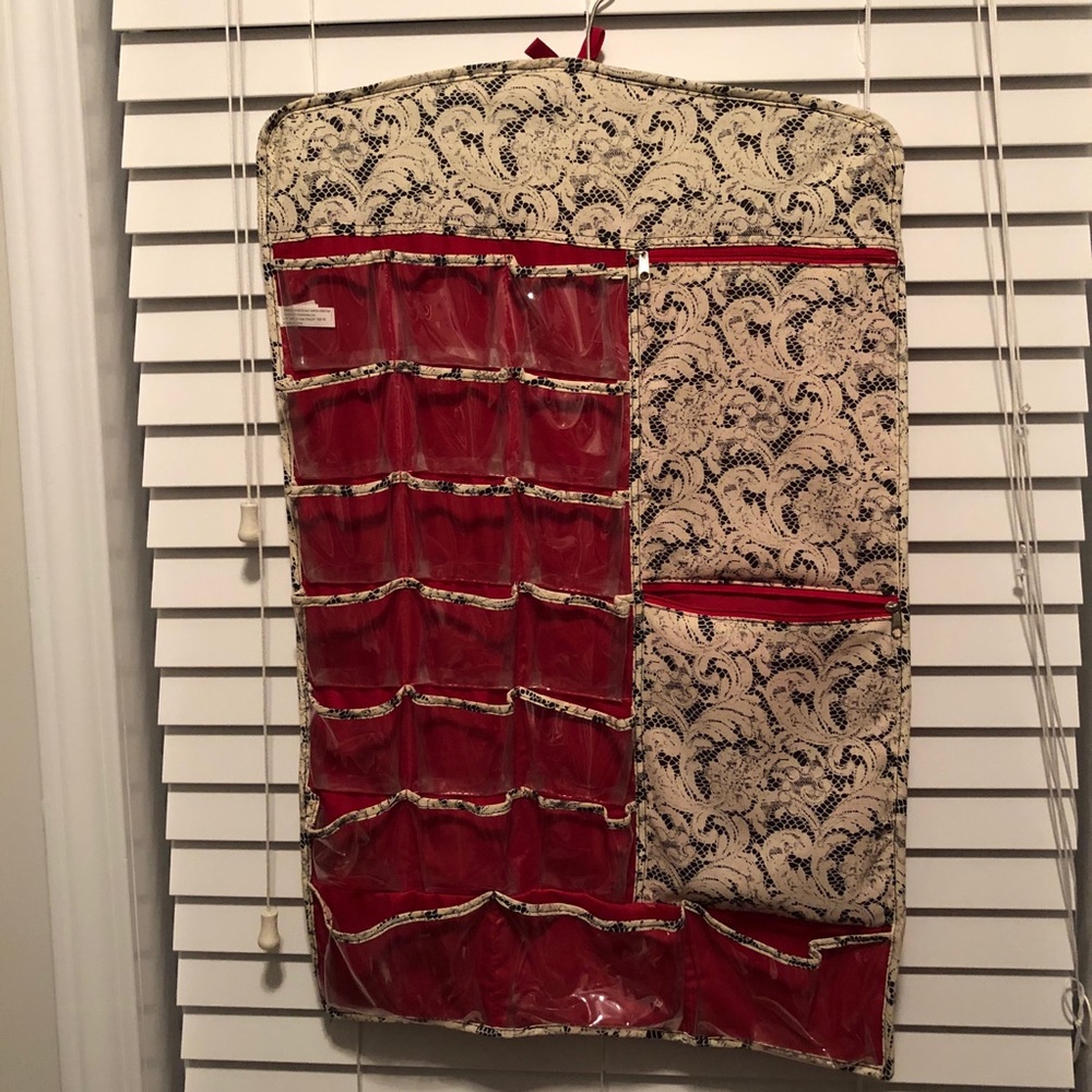VERA BRADLEY// jewelry organizer